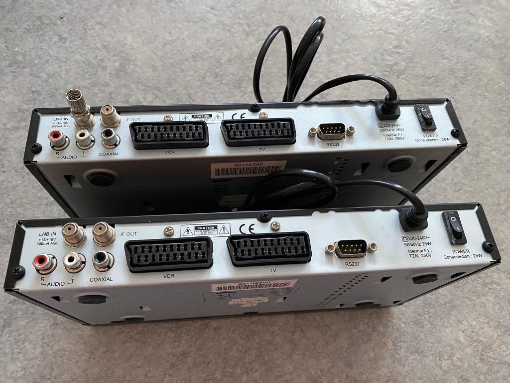 Receiver satellites Digital (2 pièces)., Envoi, Comme neuf