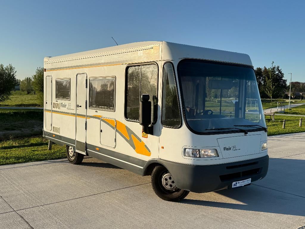 Niesmann + Bischoff Flair Life, integraal, Hefbed, Airco, Caravans en Kamperen, Integraal, Niesmann+Bischoff, Fiat, Fietsendrager