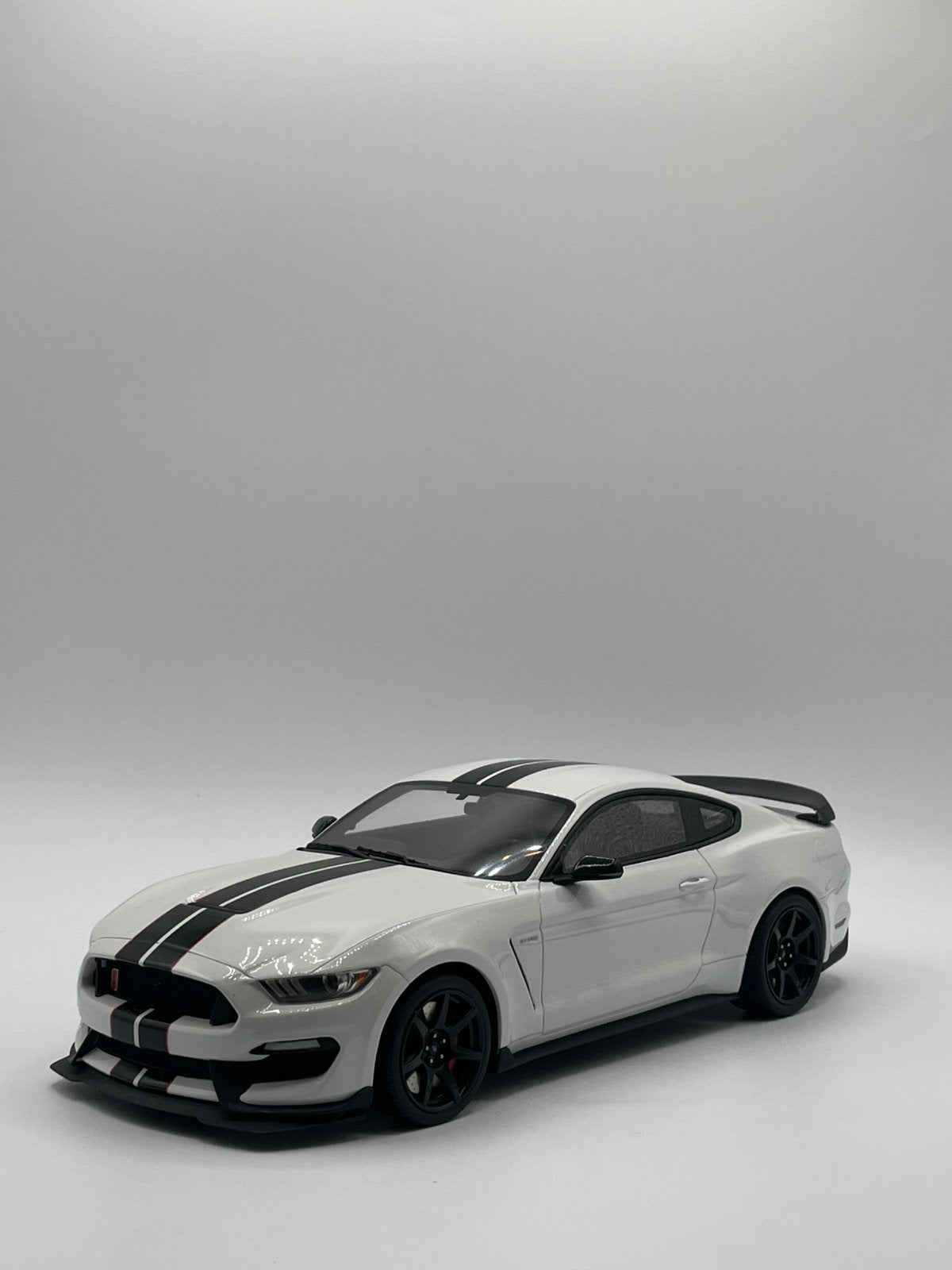 1/18 Ford Mustang GT350 Gt-Spirit, Ophalen, Zo goed als nieuw