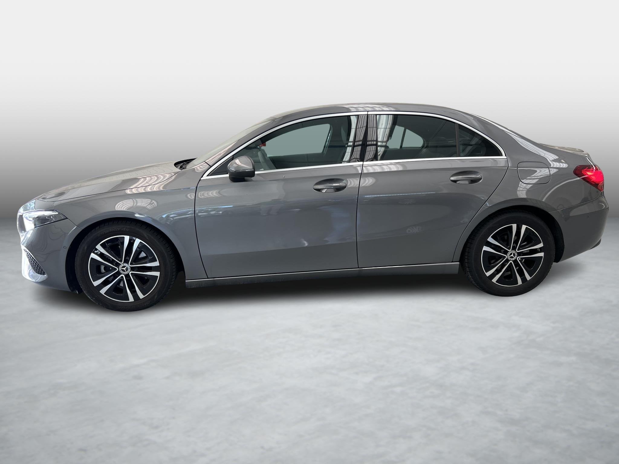 Mercedes-Benz A-Klasse 180 Berline Business Line | Smartphon, Auto's, 4 deurs, Stof, Gebruikt, Zwart
