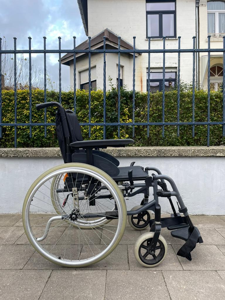 Chaise roulante pliable Invacare Esprit 3 Action état neuf, Divers, Enlèvement ou Envoi, Comme neuf