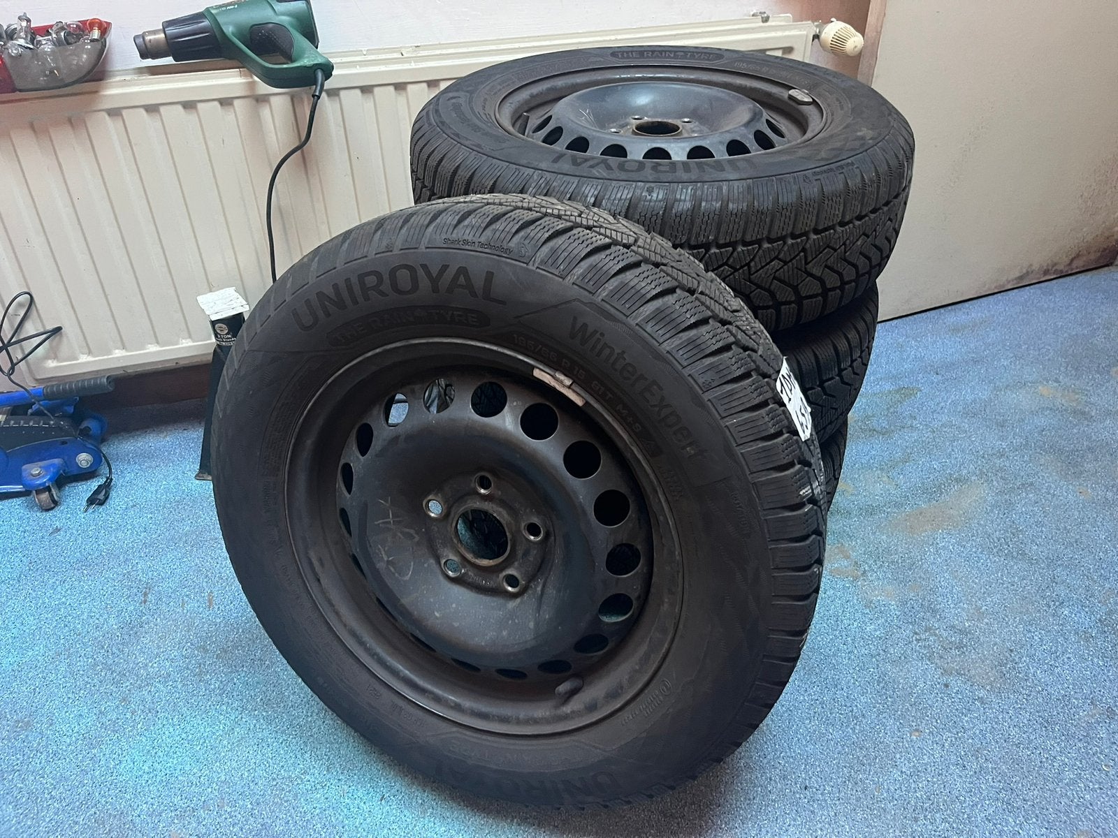 Vw golf pneus hiver 15 pouces avec jantes en tole, Autos : Pièces & Accessoires, Pneus & Jantes, 15 pouces, Pneus et Jantes, Pneus hiver