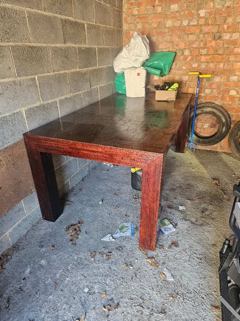 GRATIS: massieve houten tafel - krassen op tafelblad, Huis en Inrichting, Ophalen, Gebruikt