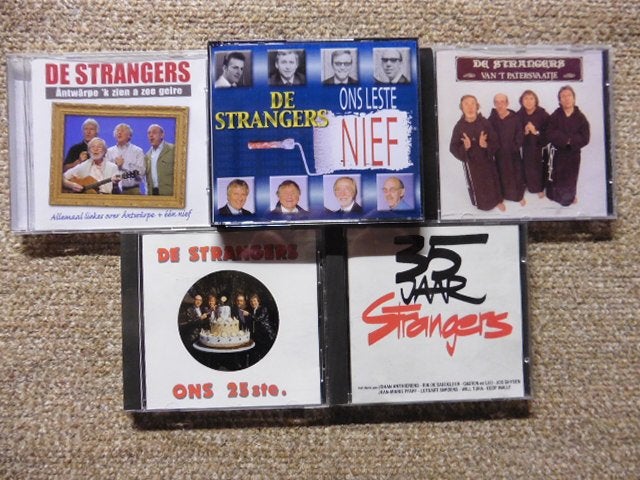 Antwerpse Artiesten (Strangers - Katastroof - Tourist Lemc ), Cd's en Dvd's, Ophalen of Verzenden, Zo goed als nieuw, Gesigneerd