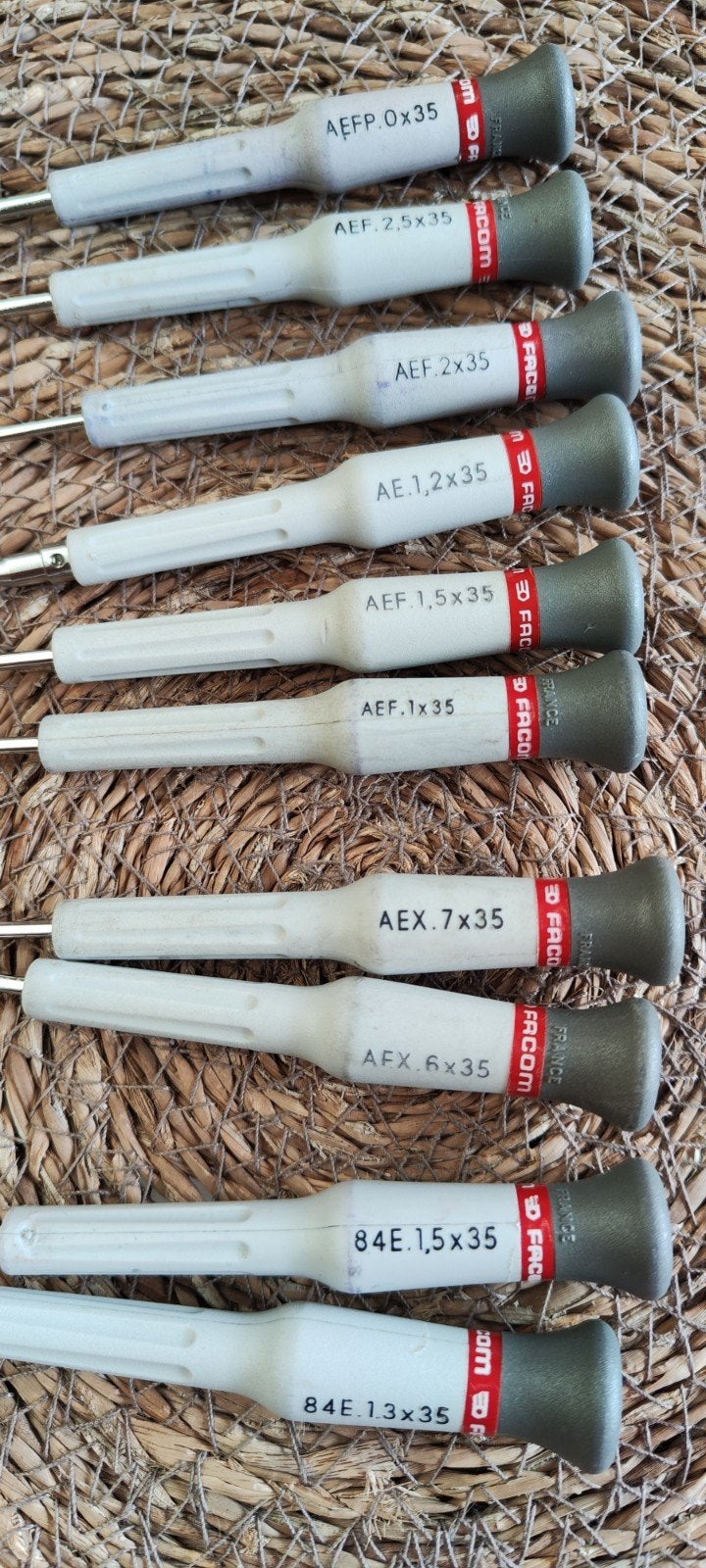 set de 10 tournevis de précision Facom

4 tourn, Bricolage & Construction, Enlèvement ou Envoi, Utilisé, Facom