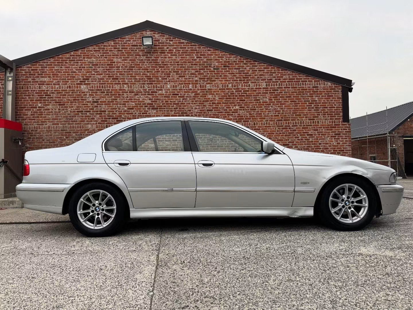 Bmw 520d, Cuir, Argent ou Gris, Beige, Capteur de stationnement
