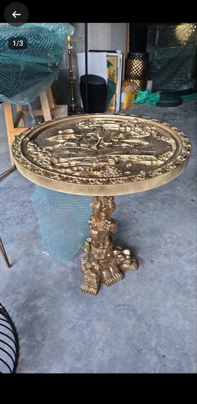 petite table en pierre, Enlèvement