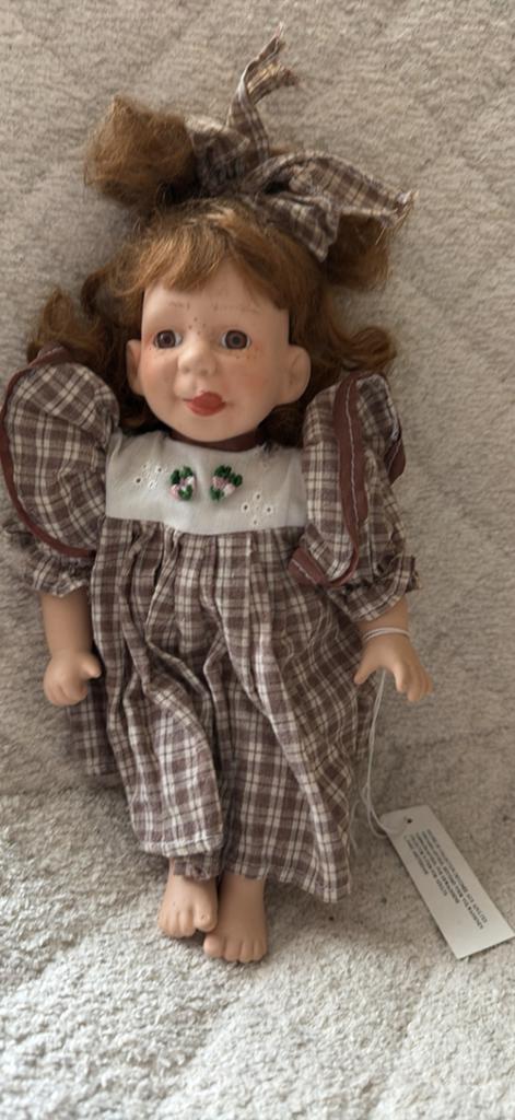 ANTIEKE POP UIT COLLECTIE PORSELEIN, Verzamelen, Ophalen, Zo goed als nieuw, Pop