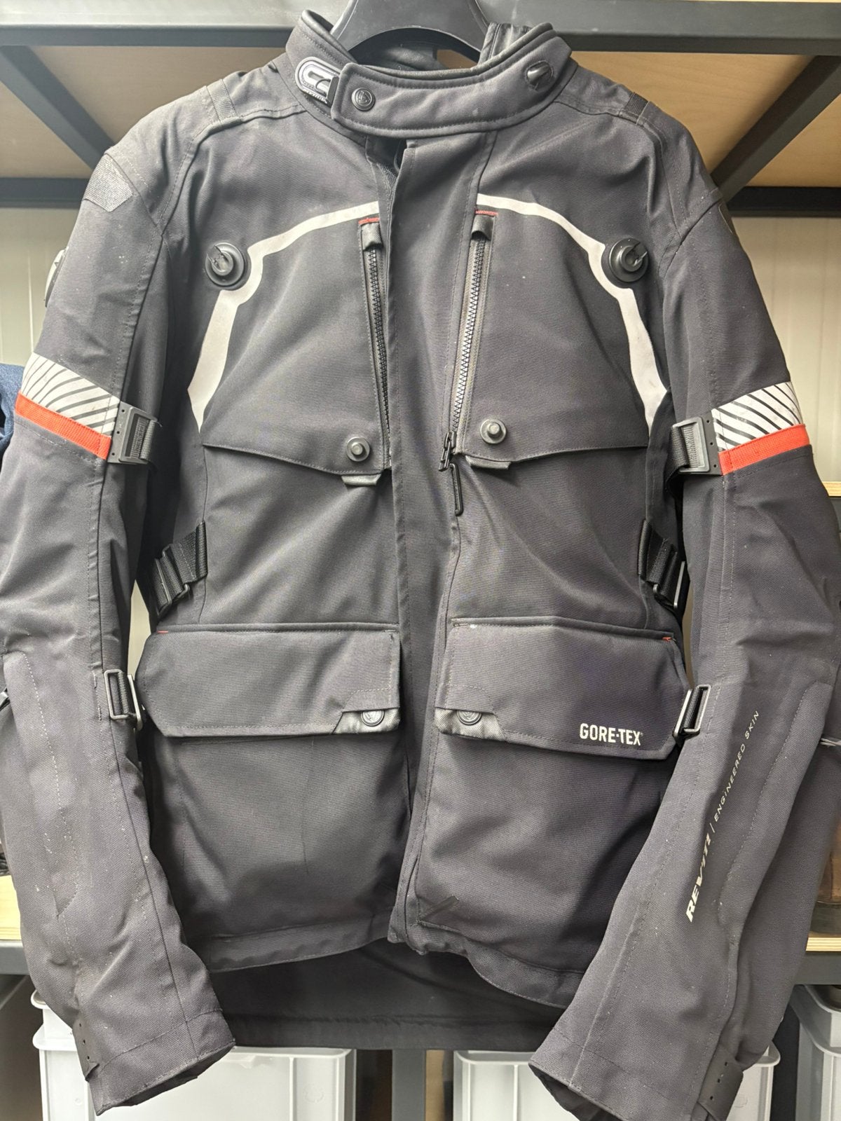 Revit Poseidon GTX (taille L), Motos, Vêtements | Vêtements de moto, Envoi