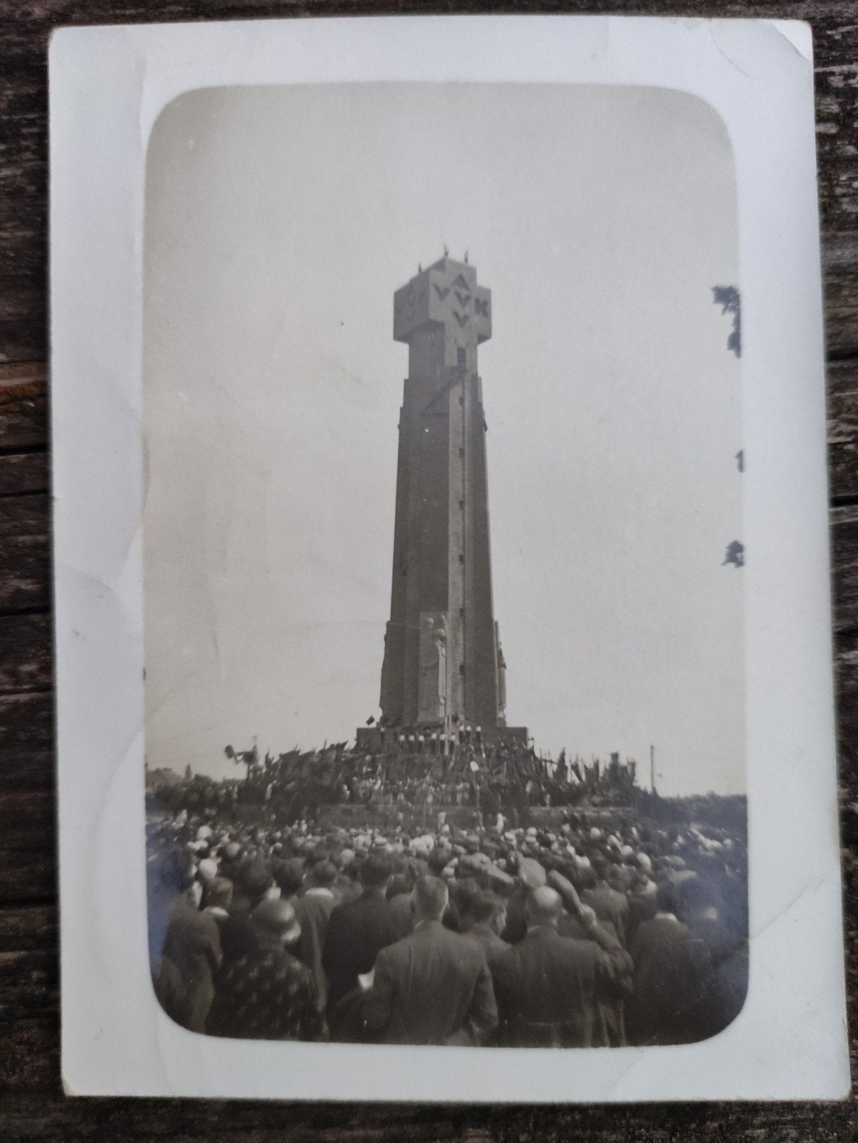 OUDE FOTO : SAMENKOMST ROND 1e IJZERTOREN, Ophalen of Verzenden, Foto