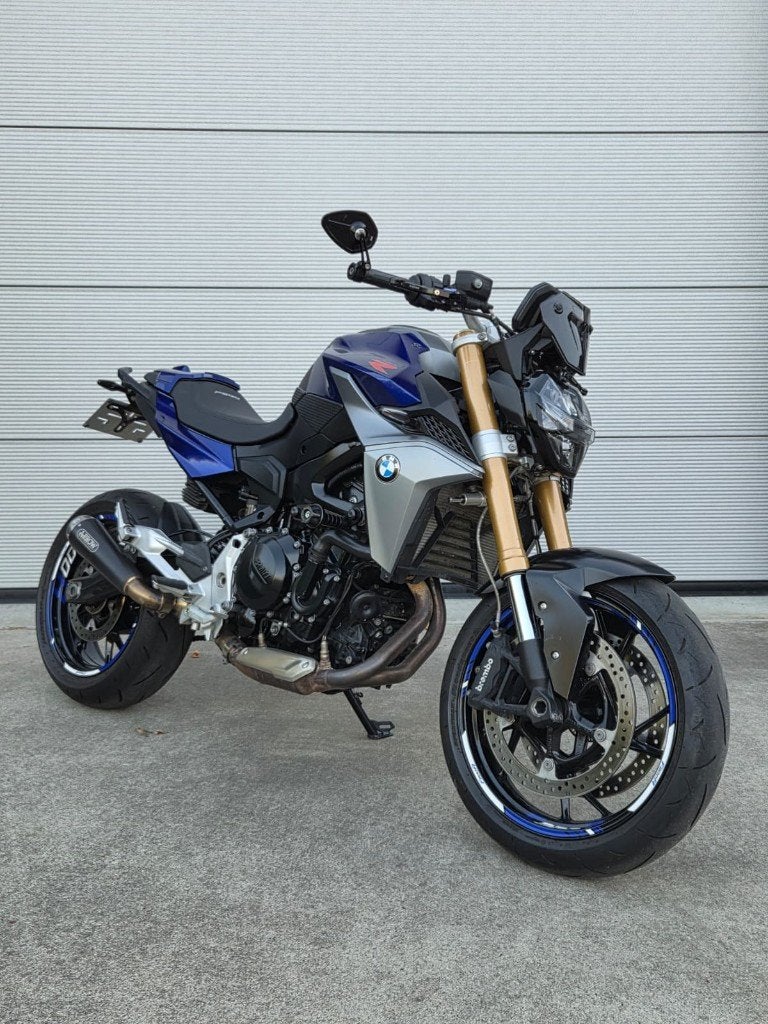 BMW F900R | Zeer rijk uitgerust | Arrow | 1 jaar garantie, 2 cilinders, Occasion, Motorrijbewijs A, 900 cc