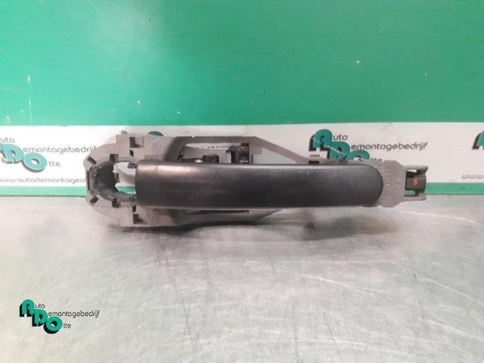 Poignée portière 2portes droite d'un Volkswagen Fox (Fox 0, Volkswagen, -, 3 mois de garantie, Utilisé