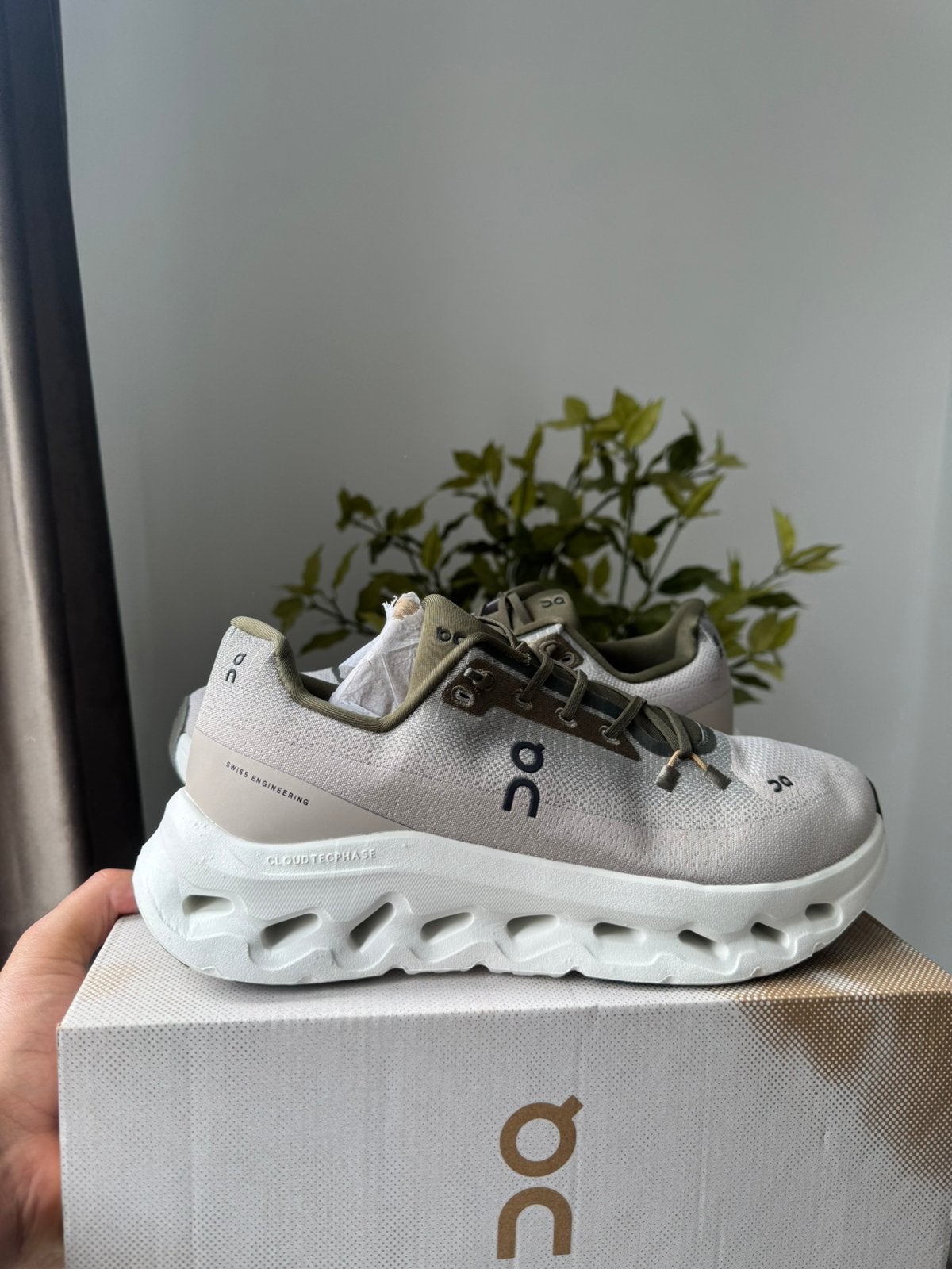 On cloud vert kaki taille 43, Enlèvement, Comme neuf, Vert