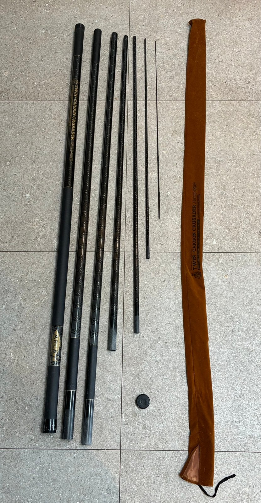 Twin Carbon Crusader 3500-820 Arca vaste carbon hengel, Ophalen, Zo goed als nieuw, Vaste hengel