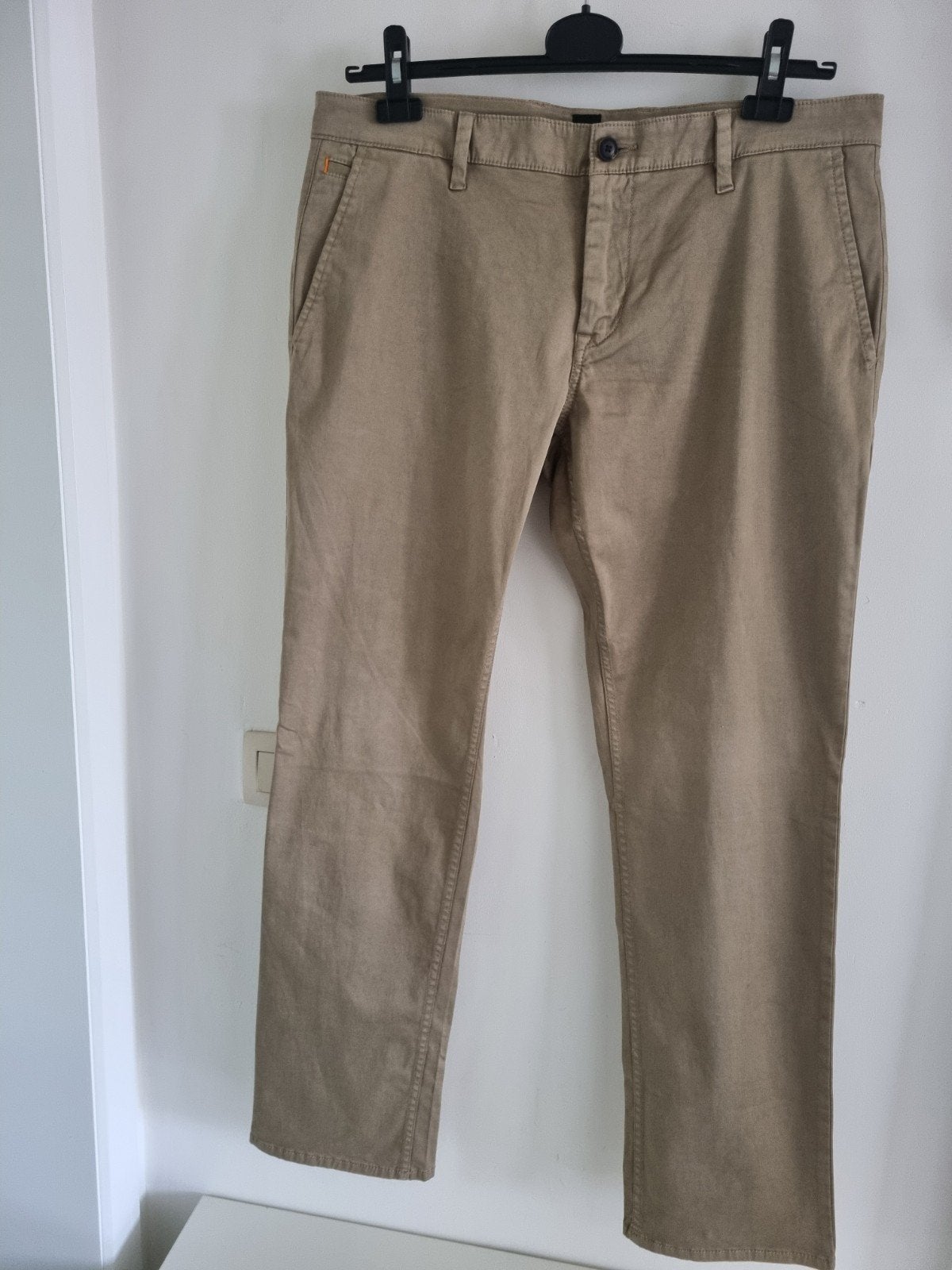 Hugo Boss herenchino regular fit beige 36/32, Kleding | Heren, Broeken en Pantalons, Ophalen of Verzenden, Beige