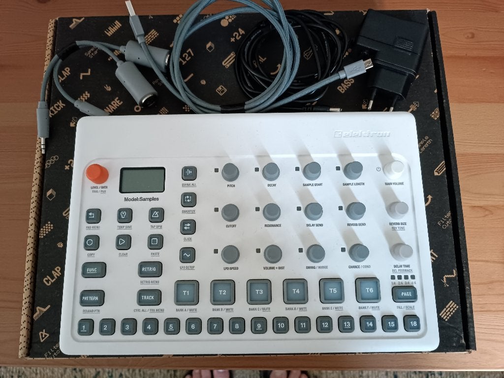 Elektron-model: voorbeelden, Muziek en Instrumenten, Samplers, Ophalen of Verzenden