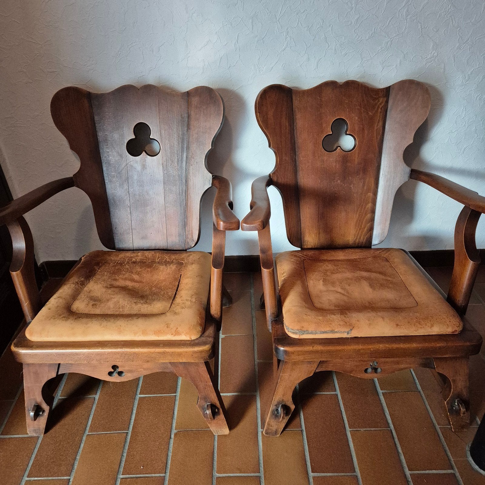 Robuuste Oirschotse Eiken Armstoel – Brutalist Gentleman Cha, Ophalen