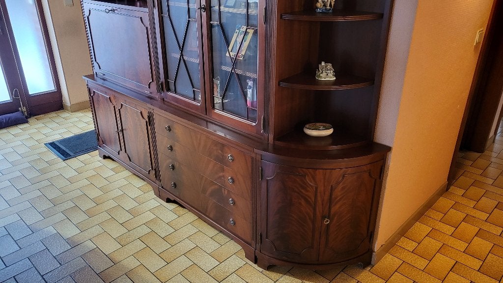 Meuble en acajou, Enlèvement