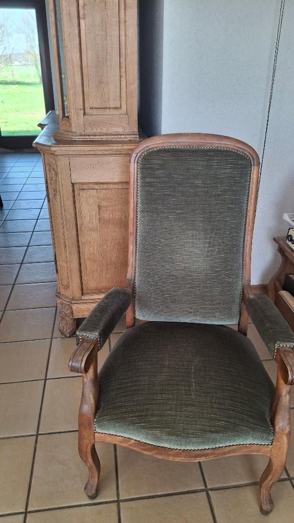 Vintage houten armstoel met groene velours bekleding", Ophalen
