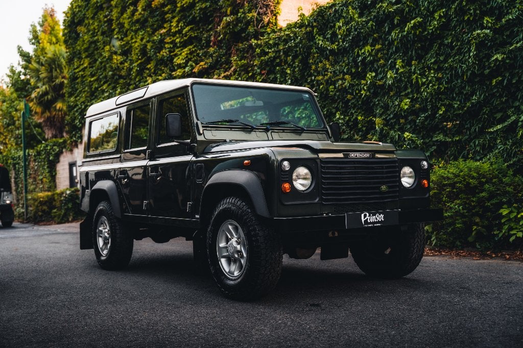 Land Rover Defender 110 TD5 15 P // TONGA GREEN // ALL INCL, Auto's, Stof, SUV of Terreinwagen, 3500 kg, Te koop