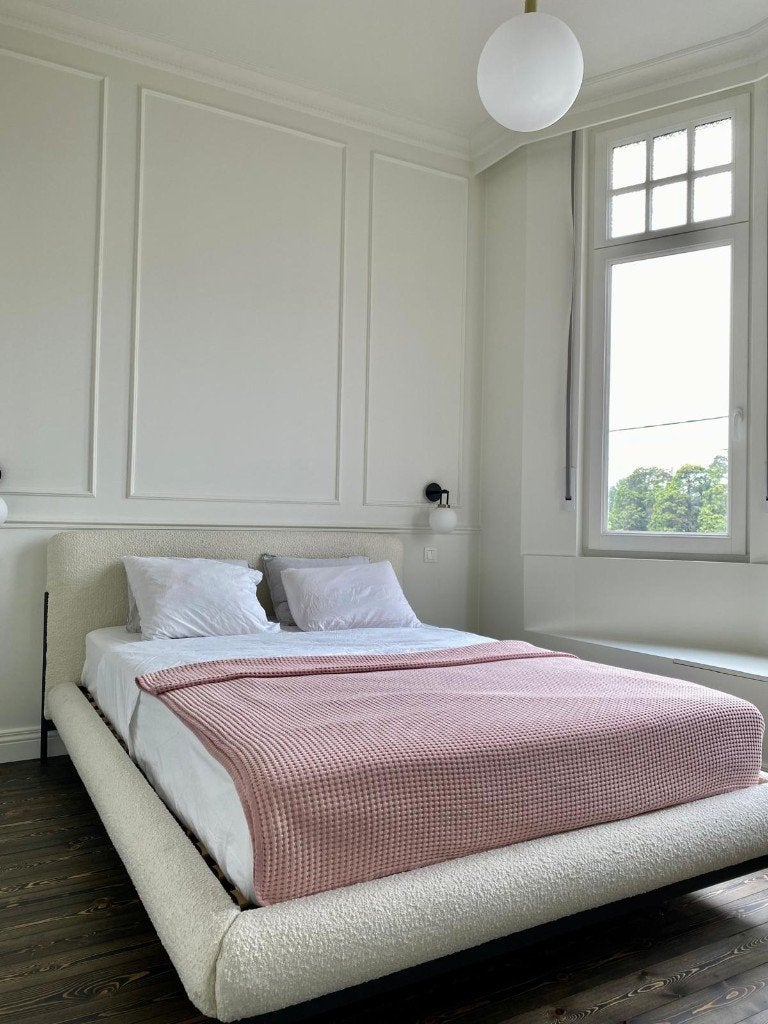Bed - Twijfelaar -  Bouclé stof – uitstekende staat, Ophalen, 140 cm, Zo goed als nieuw, Twijfelaar