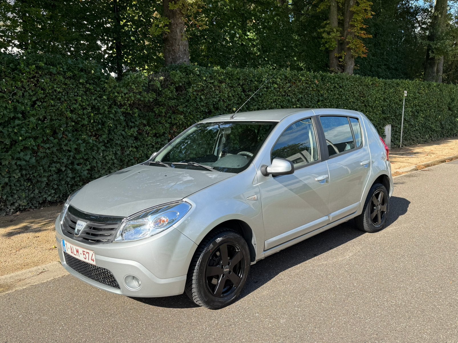 Dacia Sandero 1.4, jantes en aluminium/USB/clima, Argent ou Gris, Achat, Boîte manuelle, Noir