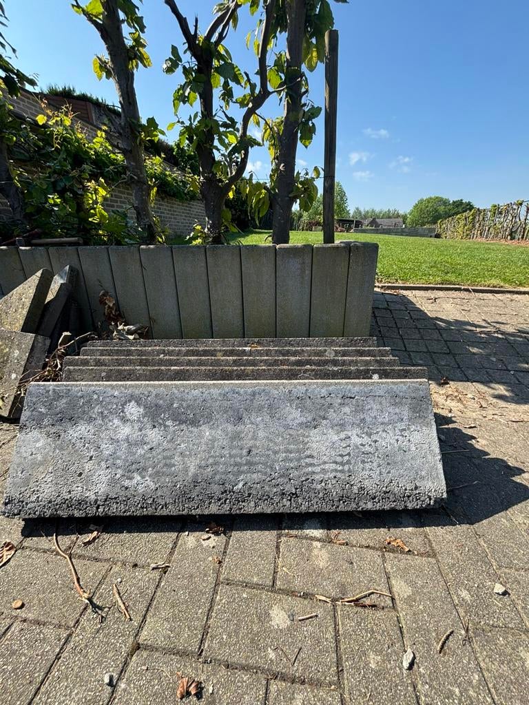 Borduurstenen 1 meter breed verschillende stuks, Tuin en Terras, Bielzen en Borduren, Ophalen, Zo goed als nieuw