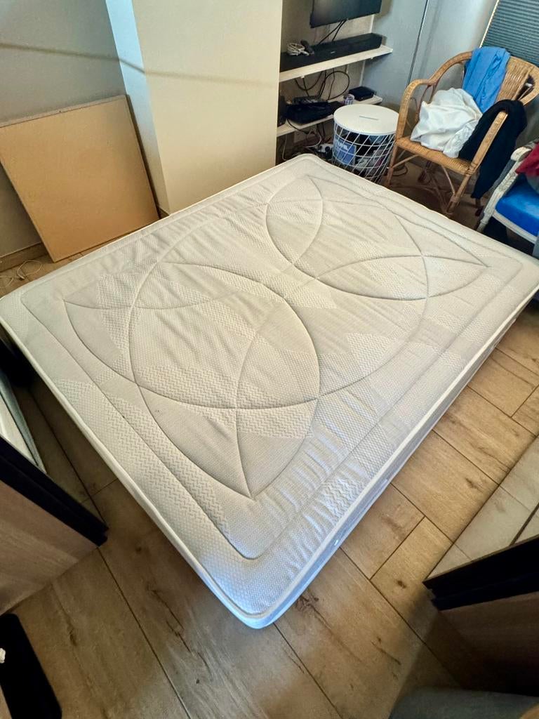 Matelas 160x200 cm – < 2 ans – Excellent état, Matelas, Queen size, Comme neuf, Enlèvement