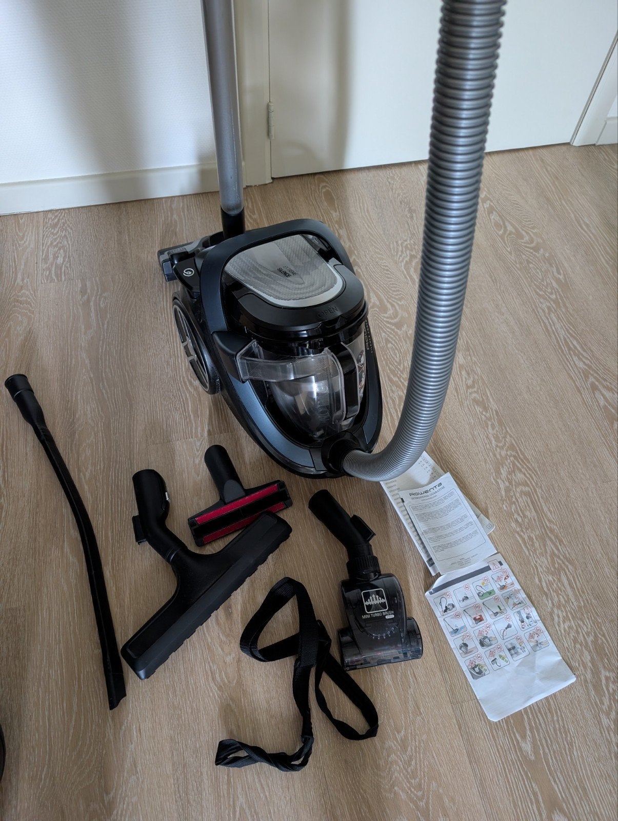 Aspirateur sans sac Rowenta Silence Force Cyclonic Effitech, Electroménager, Enlèvement, Utilisé, Rowenta