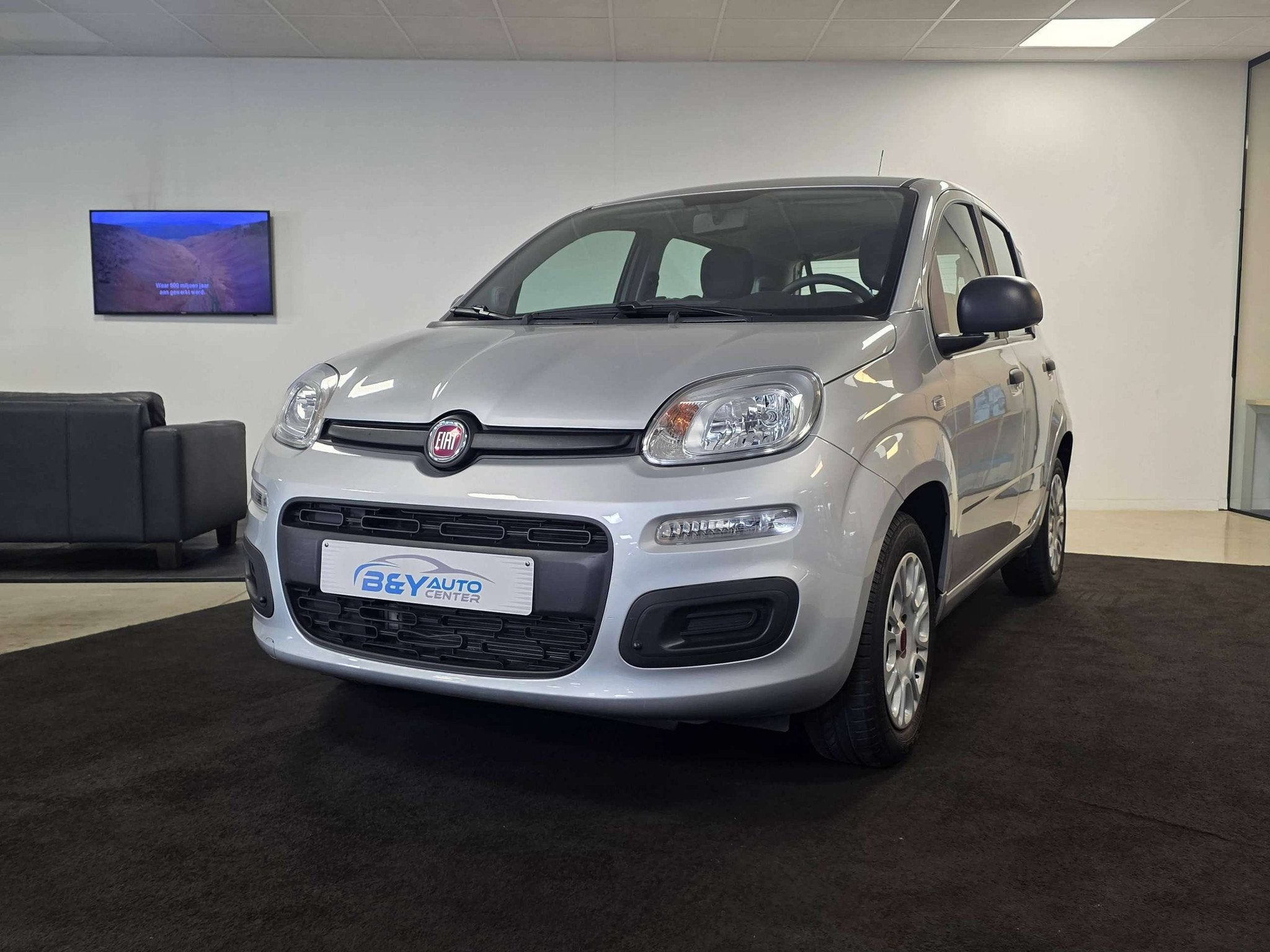 Fiat Panda 1.2i Lounge * 9.700 km * Airco / Parksensoren, Auto's, 4 zetels, Stof, Gebruikt, Bedrijf