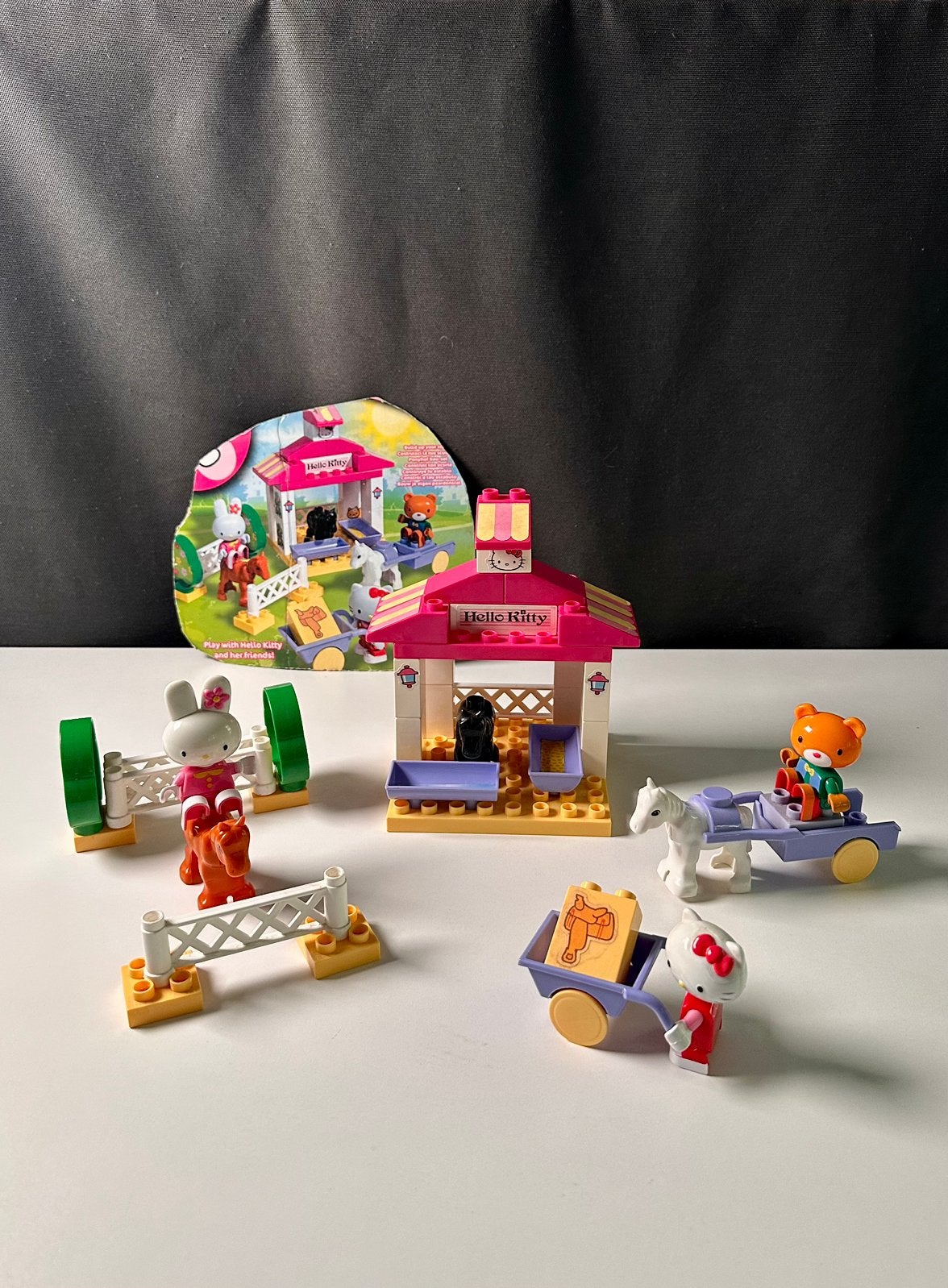 Jeu de construction : écurie et jumping Hello Kitty, Enfants & Bébés, Enlèvement ou Envoi, Ensemble complet, Utilisé, Duplo