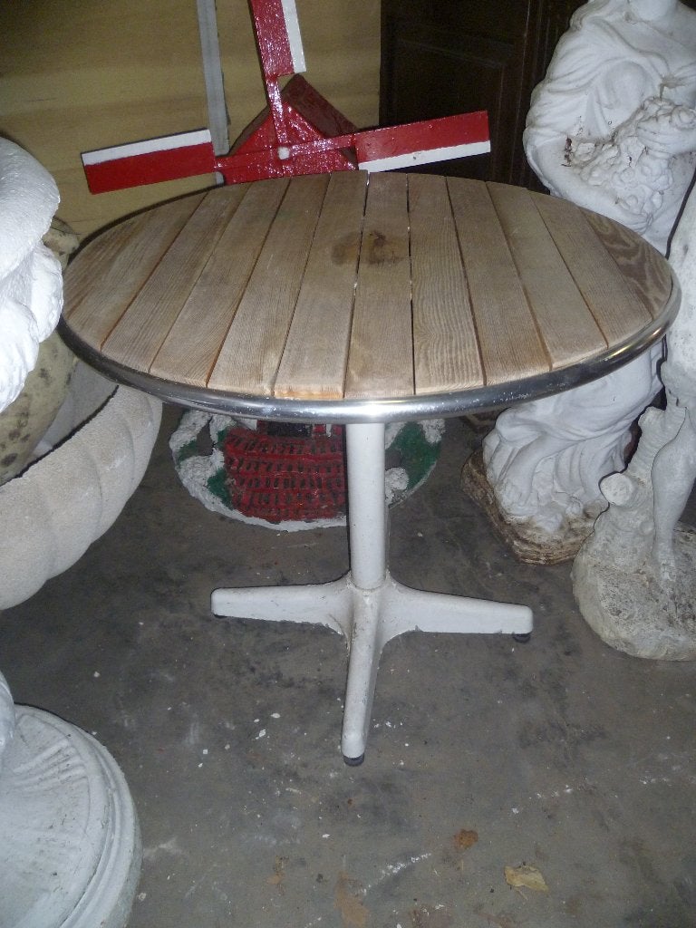 METALEN TUIN TAFEL MET TEAK HOUTEN BLAD, Antiek en Kunst, Ophalen