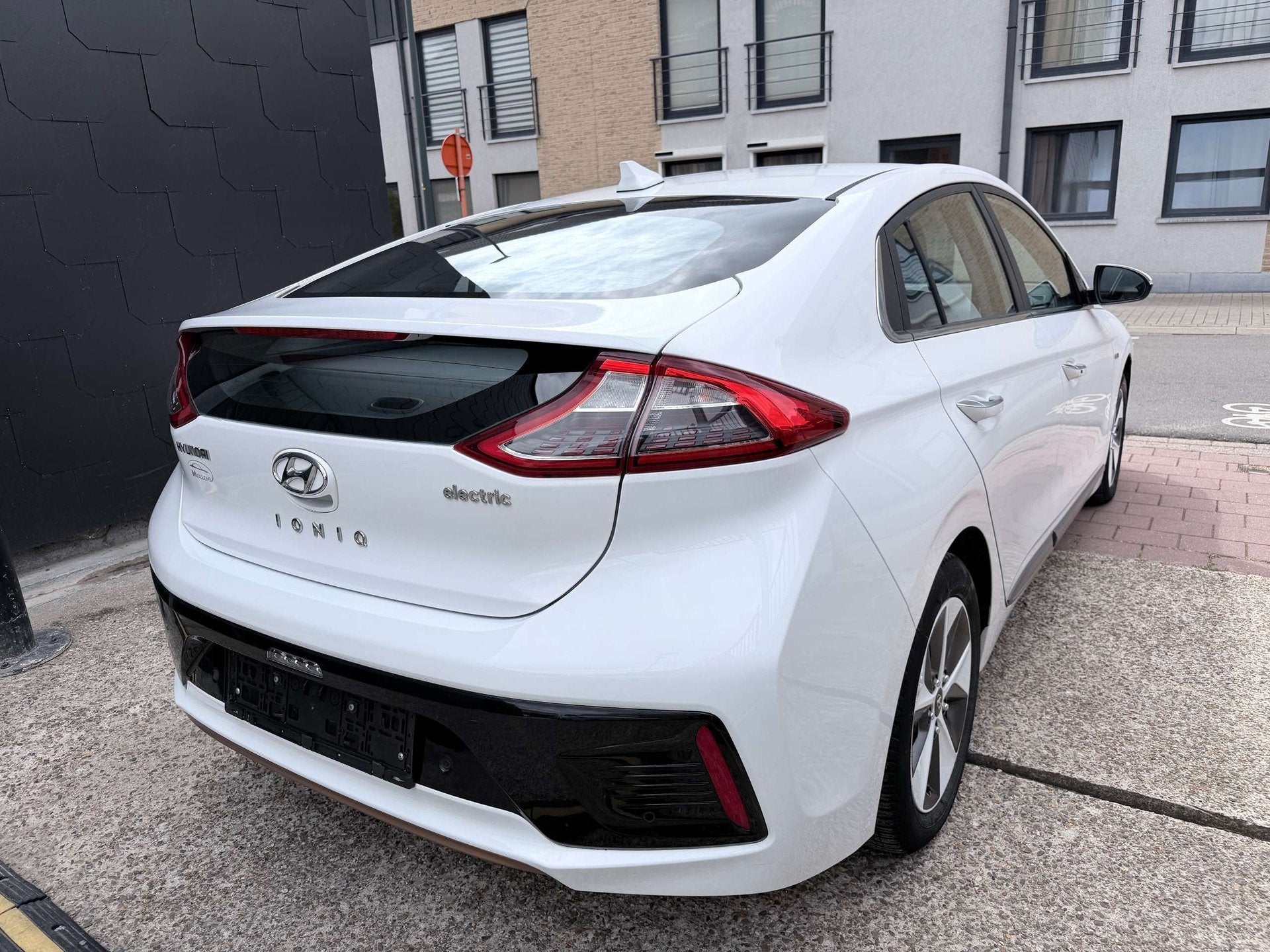 Hyundai IONIQ 28 kWh EDITION EXECUTIVE | Apple CarPlay | Cam, Autos, Hyundai, https://public.car-pass.be/vhr/47d7d7c6-888a-4cf4-aabf-1e2c26cf394d