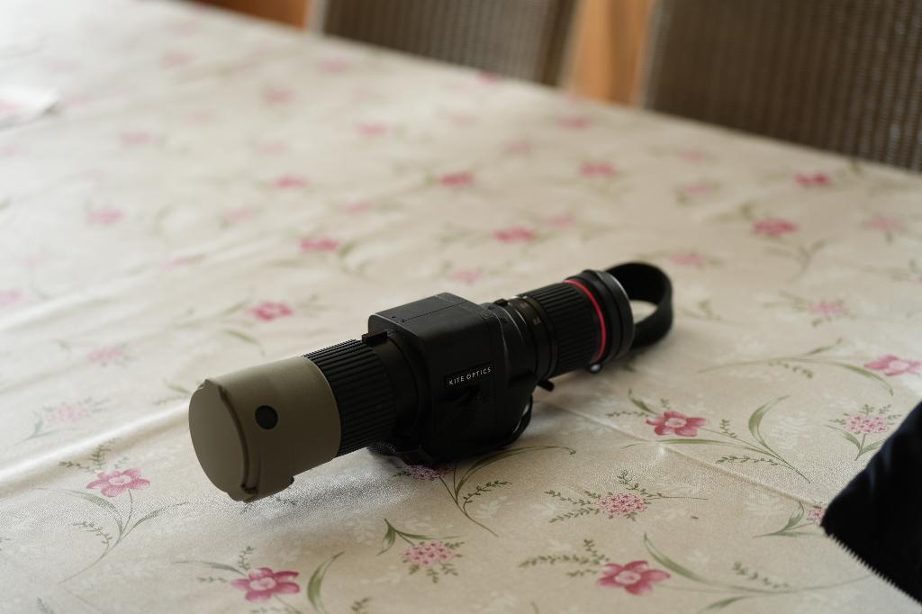 Longue vue Kite Stabilisé 17x35, Enlèvement, Comme neuf, Prisme de toit (à droite)