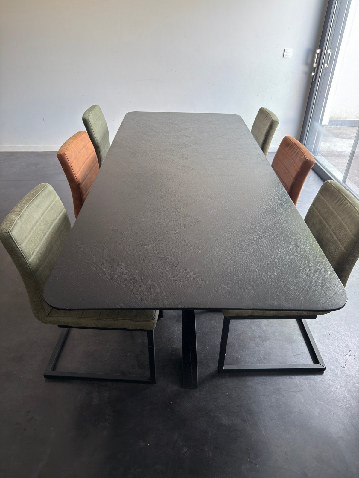 Zwart gelakte houten tafel, Huis en Inrichting, Tafels | Eettafels, Ophalen, 200 cm of meer, 50 tot 100 cm, Zo goed als nieuw