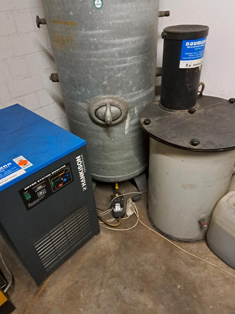 schroefcompressor compleet, Doe-het-zelf en Bouw, Compressors, Ophalen, Zo goed als nieuw, Geluidgedempt, 6 tot 10 bar