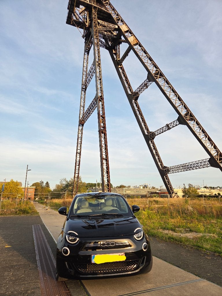 Te koop - Fiat 500e La Prima 3+1 – 42 kWh – 118 pk, Auto's, 118 cc, Beige, Zwart, Elektrisch