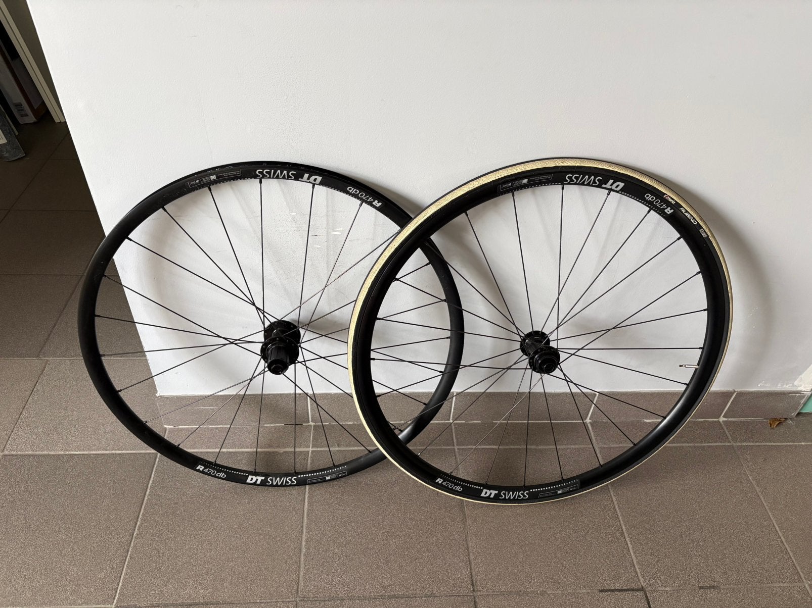 Set DT swiss wielen R470 steekas, Fietsen en Brommers, Fietsonderdelen, Ophalen, Zo goed als nieuw