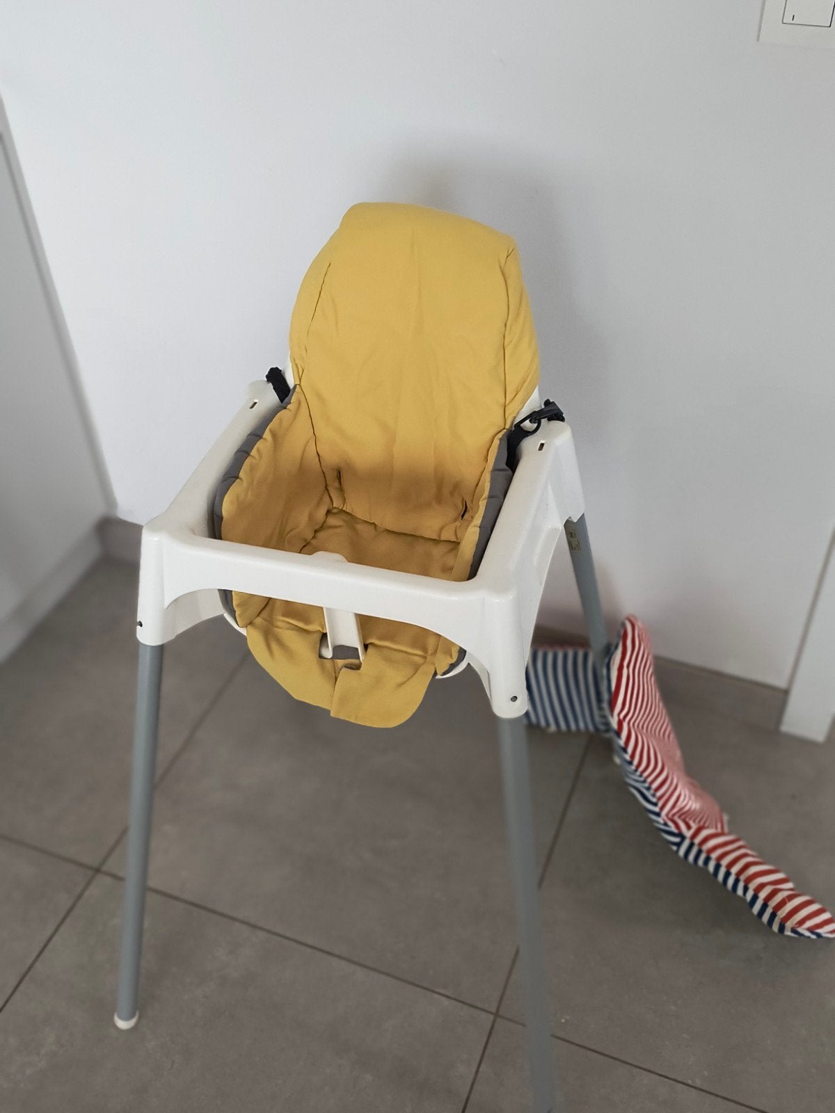 Ikea kinderstoel met verkleinkussens en harnas, Ophalen, Gebruikt