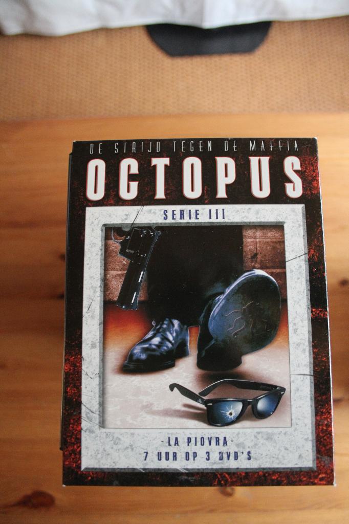 Octopus  serie III--IV--VIII         La Piovra, Vanaf 12 jaar, Ophalen of Verzenden, Zo goed als nieuw, Non-fictie