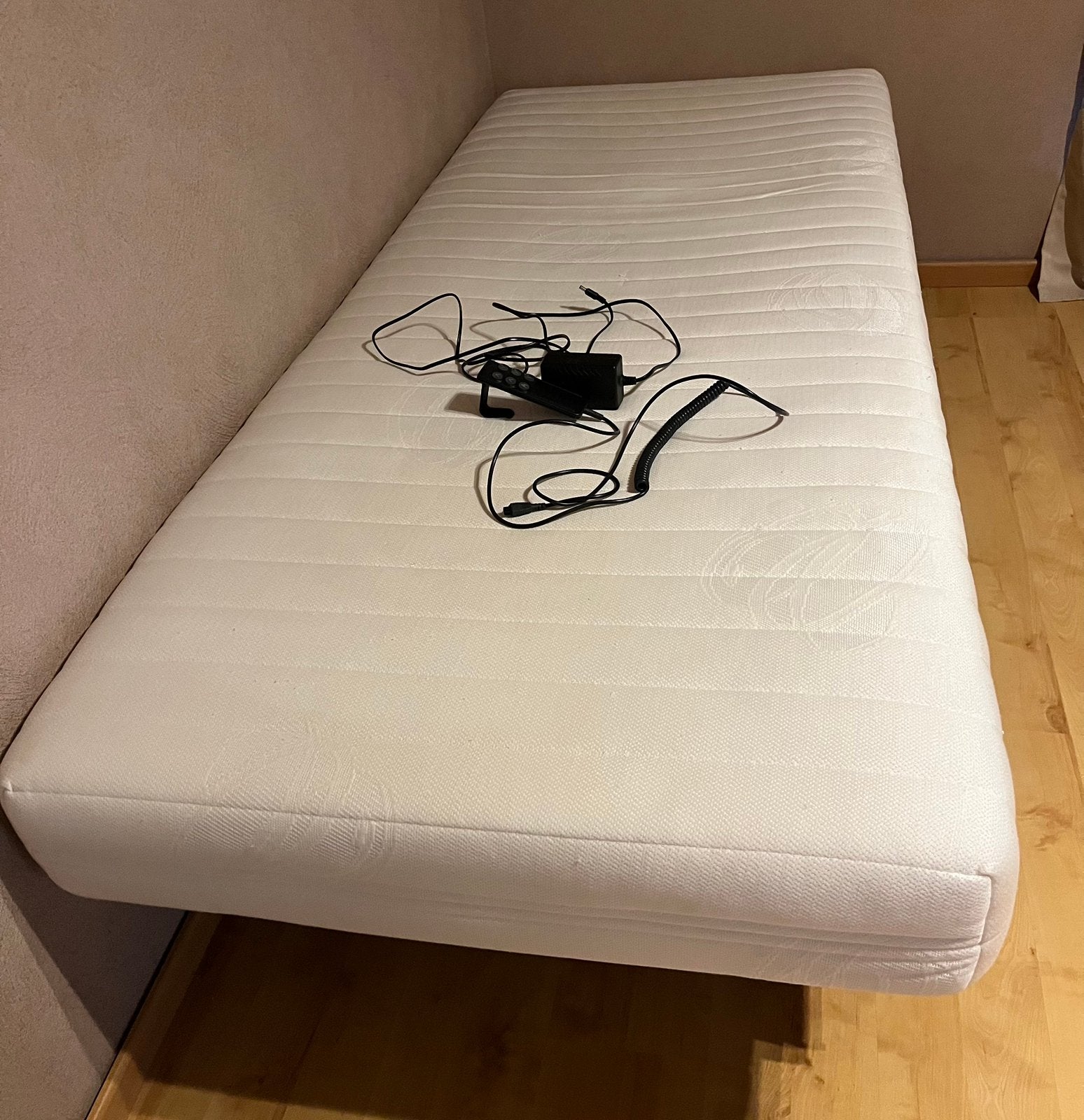 Electrisch bed met matras, Ophalen, Zo goed als nieuw, Bedbodem