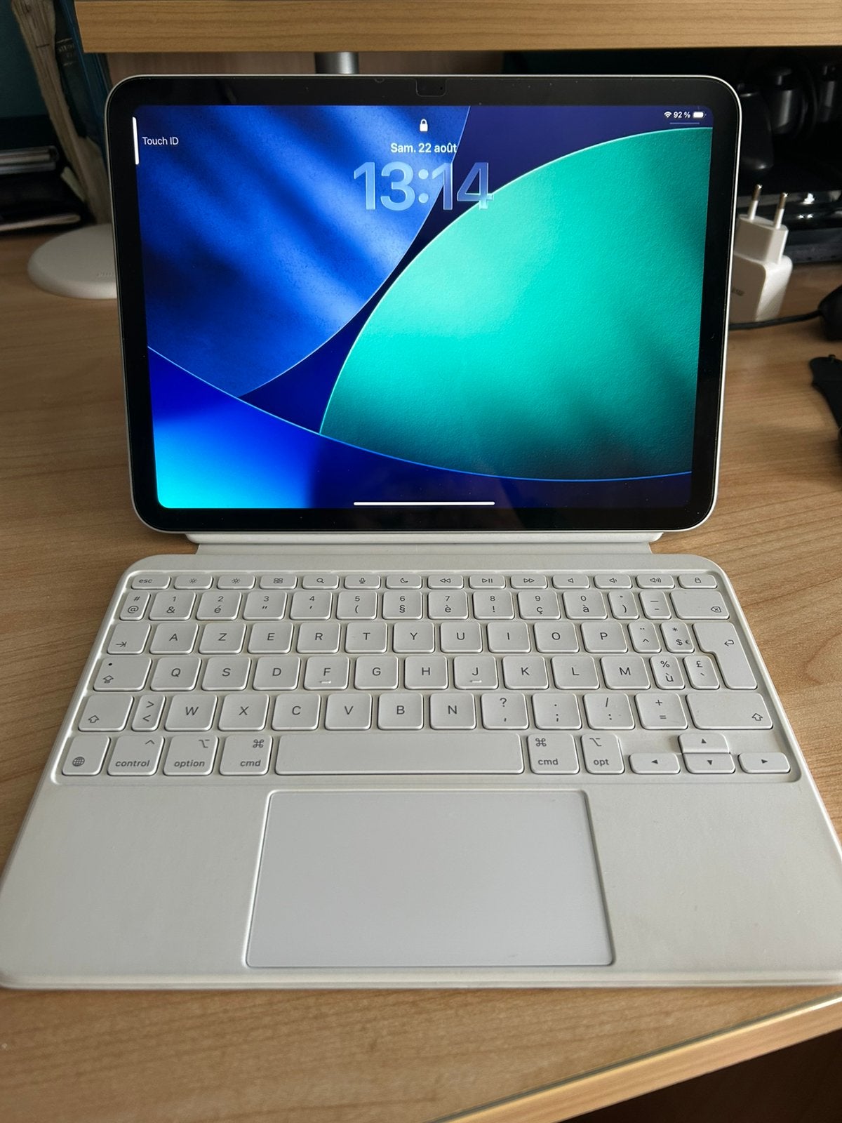 iPad A16 128GB (2025) + Magic Keyboard Folio, Neuf, Apple iPad, Enlèvement, 128 GB