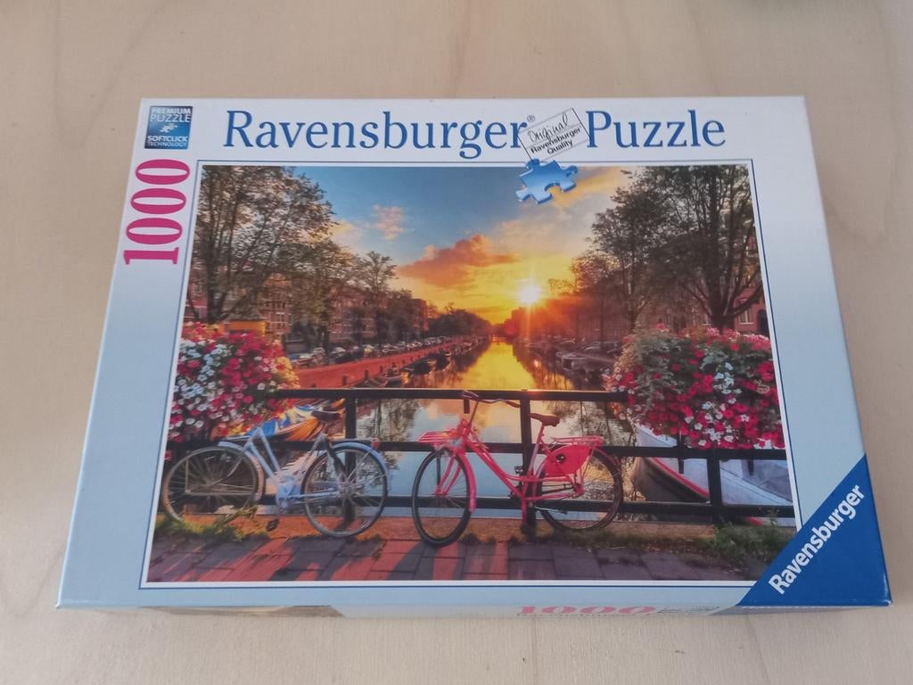 Puzzle Ravensburger 1000 pièces - Faire du vélo à Amsterdam, Hobby & Loisirs créatifs, Enlèvement ou Envoi, 500 à 1500 pièces