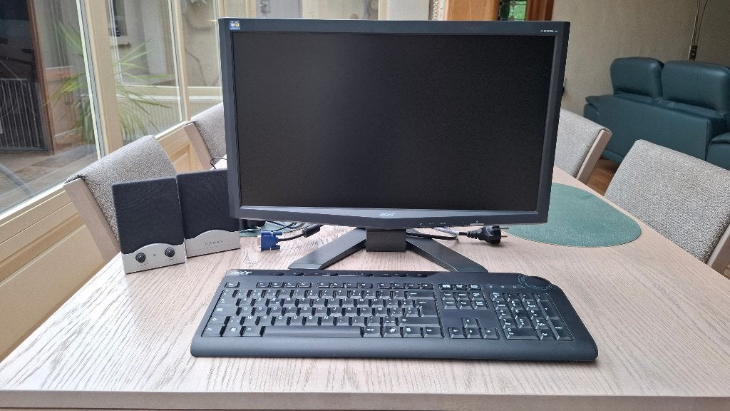 ACER computerscherm + toetenbord+ 2 speakertjes., Computers en Software, Ophalen, Azerty, Zo goed als nieuw, Bedraad