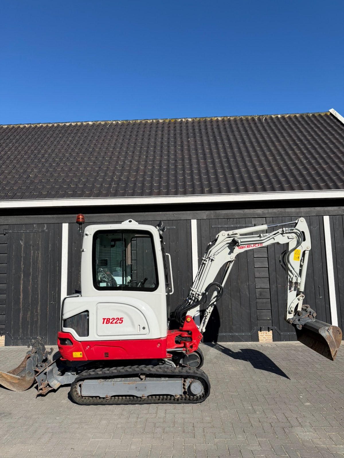 Takeuchi TB225 zo goed als nieuw!!, Enlèvement, Excavatrice