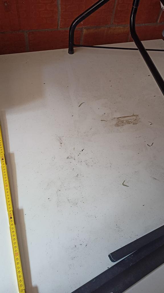 witte grote tafel met zwart ijzer onderstel, Huis en Inrichting, Ophalen, Zo goed als nieuw