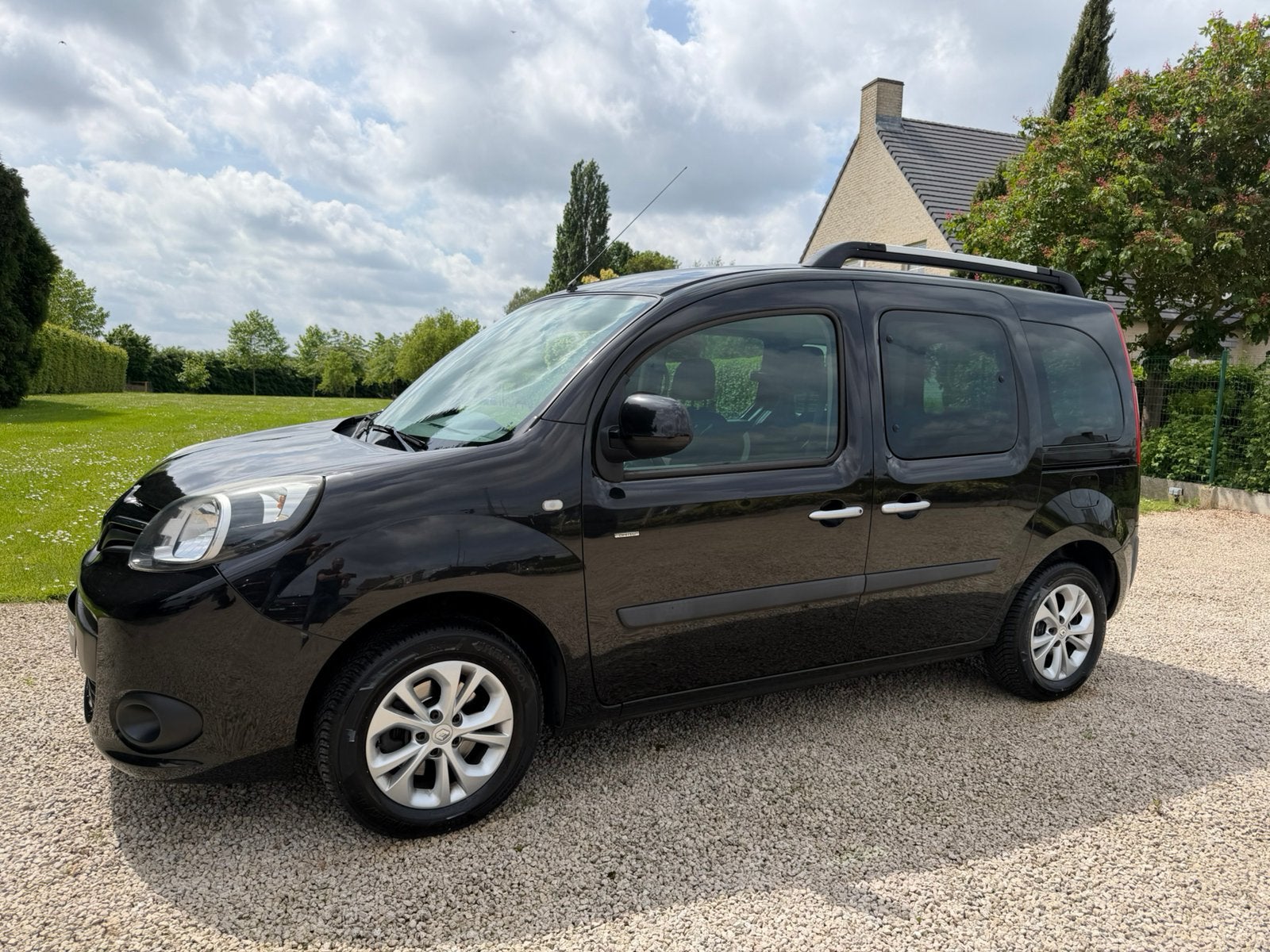 Renault Kangoo 1.2 Limited*Ac*Pdc*Garantie*Prima staat*7199€, Voorwielaandrijving, 140 g/km, Zwart, 4 cilinders