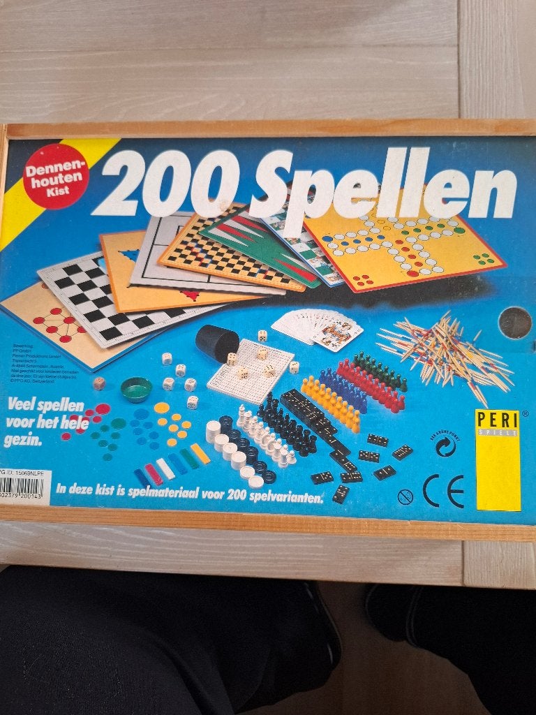 200 spellen in één doos, Hobby en Vrije tijd, Ophalen of Verzenden, Gebruikt