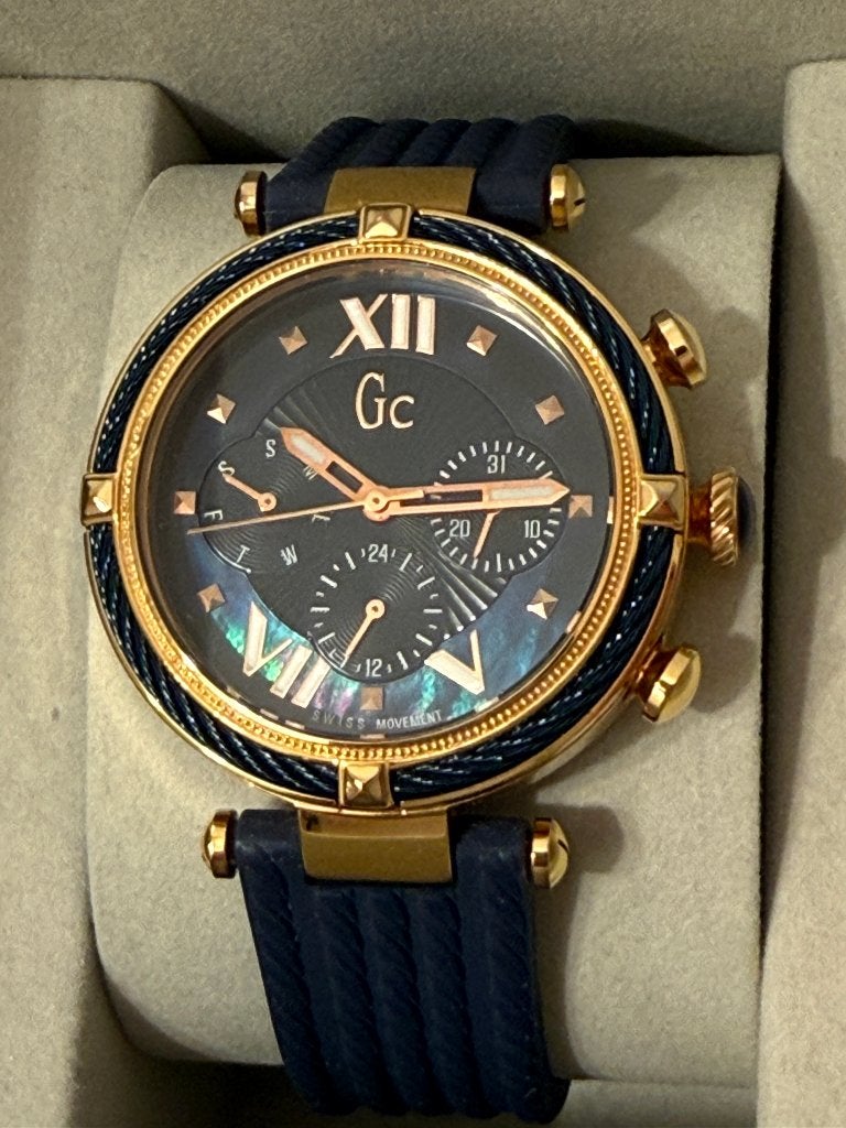 Guess Collection, modèle Y16005L7, mouvement suisse, Montre-bracelet, Autres marques, Acier, Enlèvement