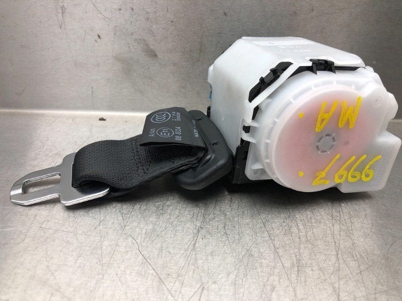 CEINTURE DE SECURITE ARRIERE CENTRALE Kia Niro I (DE), Kia, Dhr. M. Roggen, Stadsweg 37 37
9917 PV  WIRDUM GR., NL, Utilisé